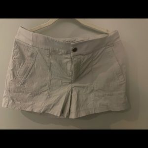 Athleta Trekkie shorts with snap and zipper light grey